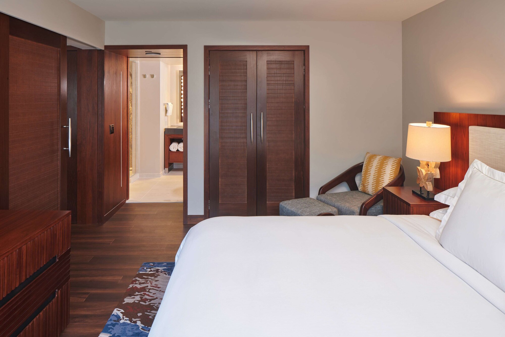 1 BEDROOM, SUITE, KING BED, SOFA