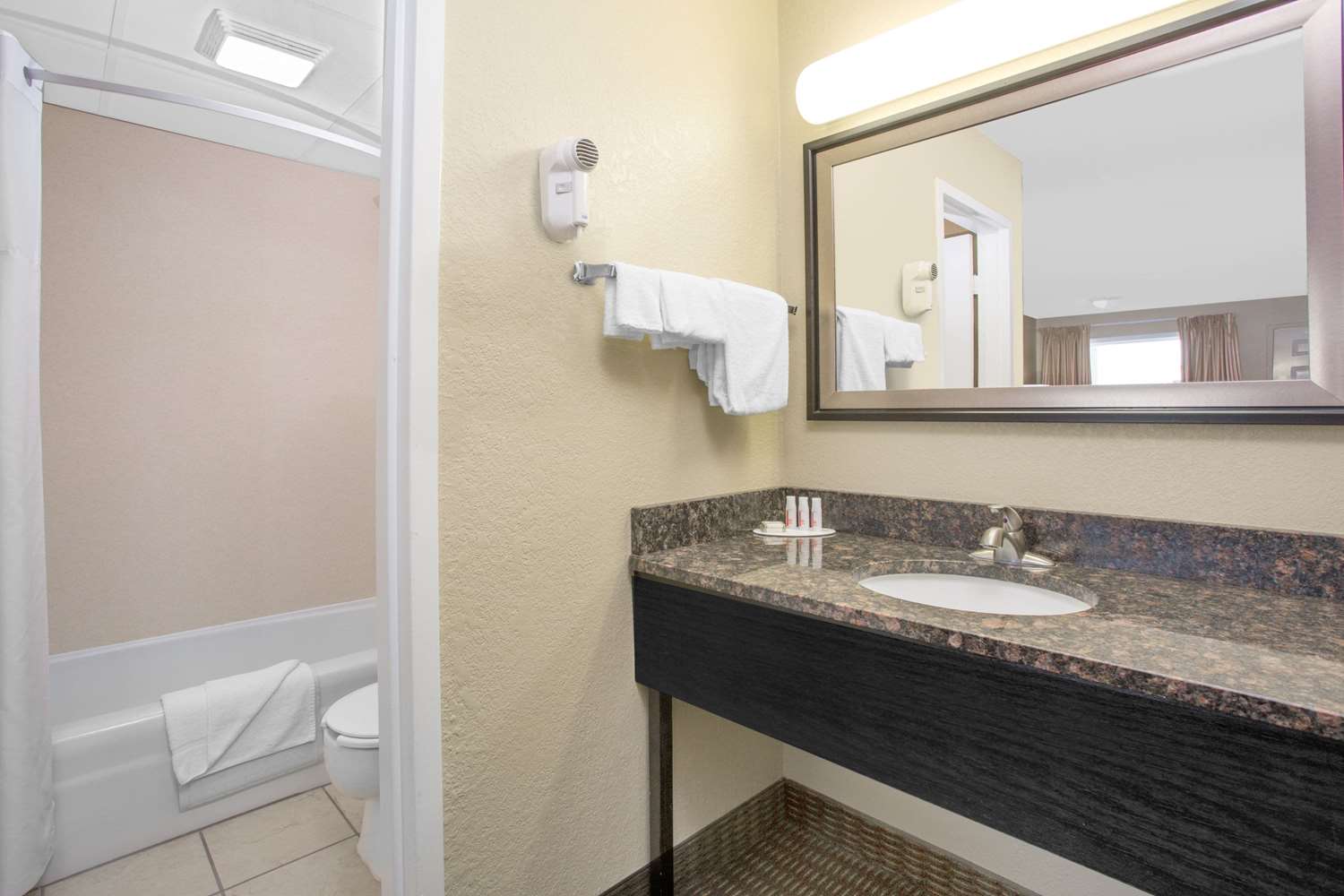 North Platte Inn and Suites 7/10