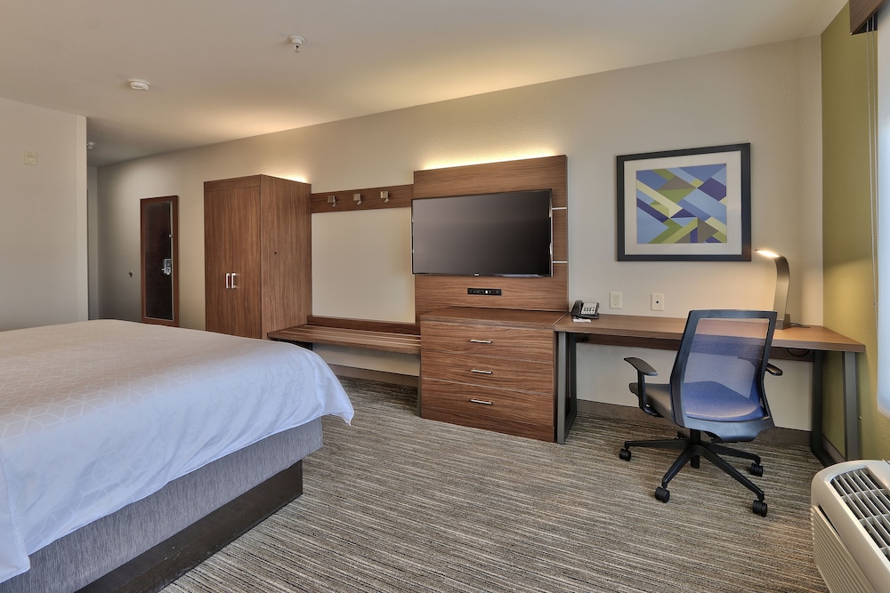 Holiday Inn Express Hotel and Suites Albuquerque Historic Old Town 27/73