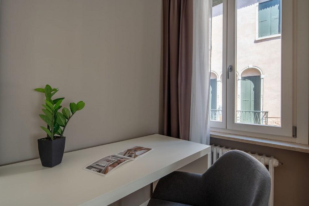 San Marco Boutique Canal View 22/33