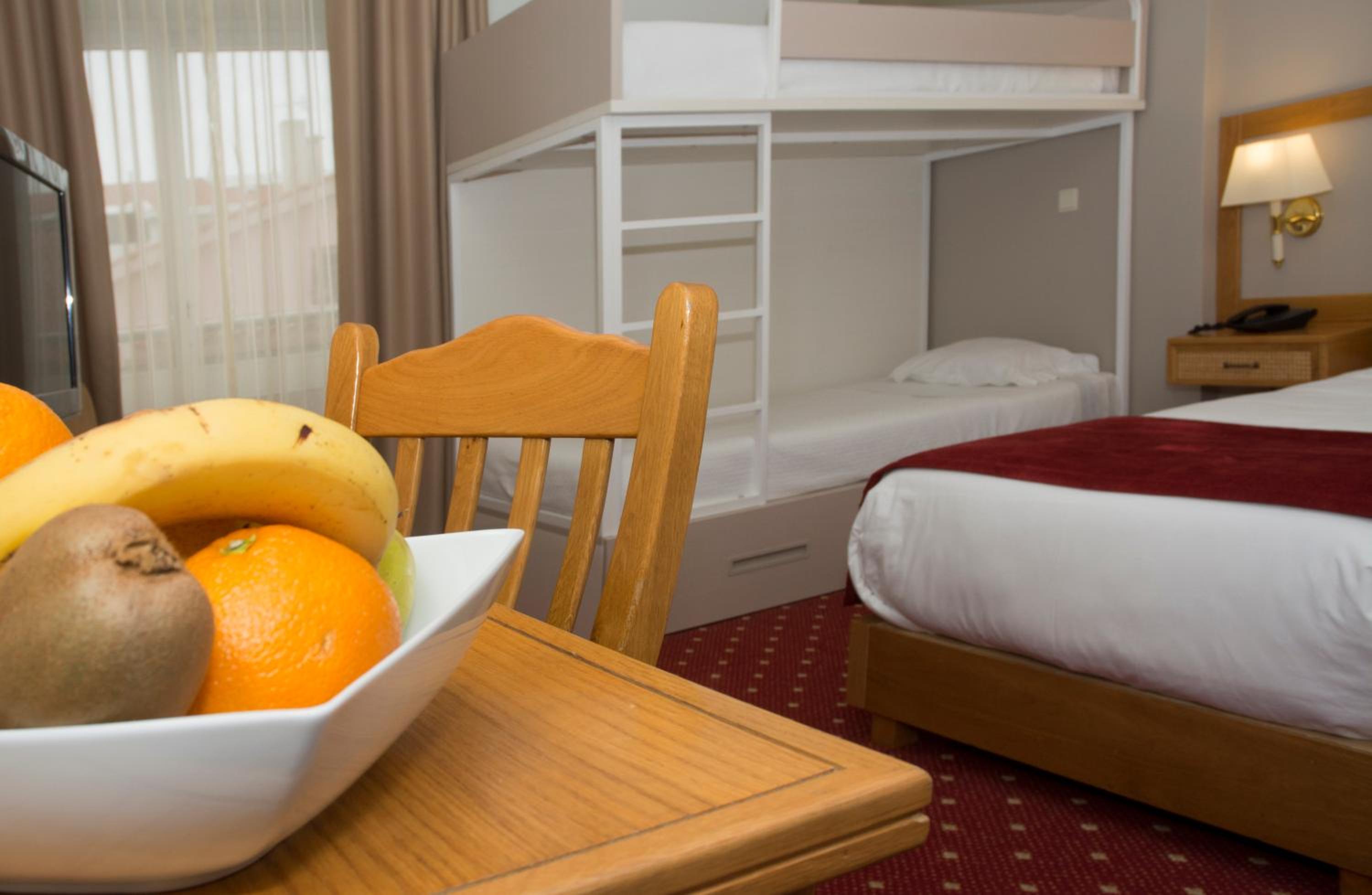 غرفة عائلية بسريرين منفصلين وسرير بطابقين، Hotel Rainha D Amelia Arts Leisure 5/6