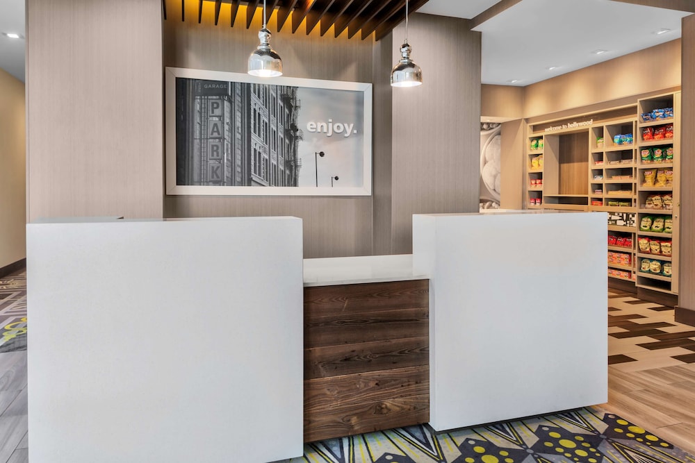 Hampton Inn & Suites Los Angeles/Hollywood 10/52