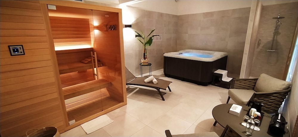 swimming pool spa