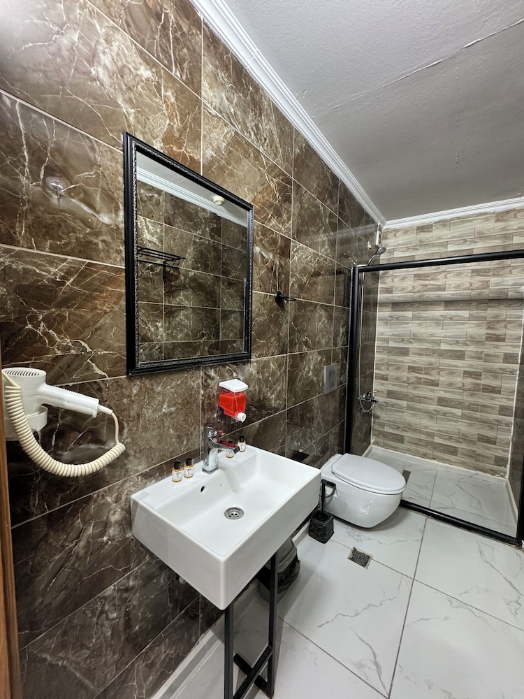 Grand Lara Hotel & Apartments 27/28