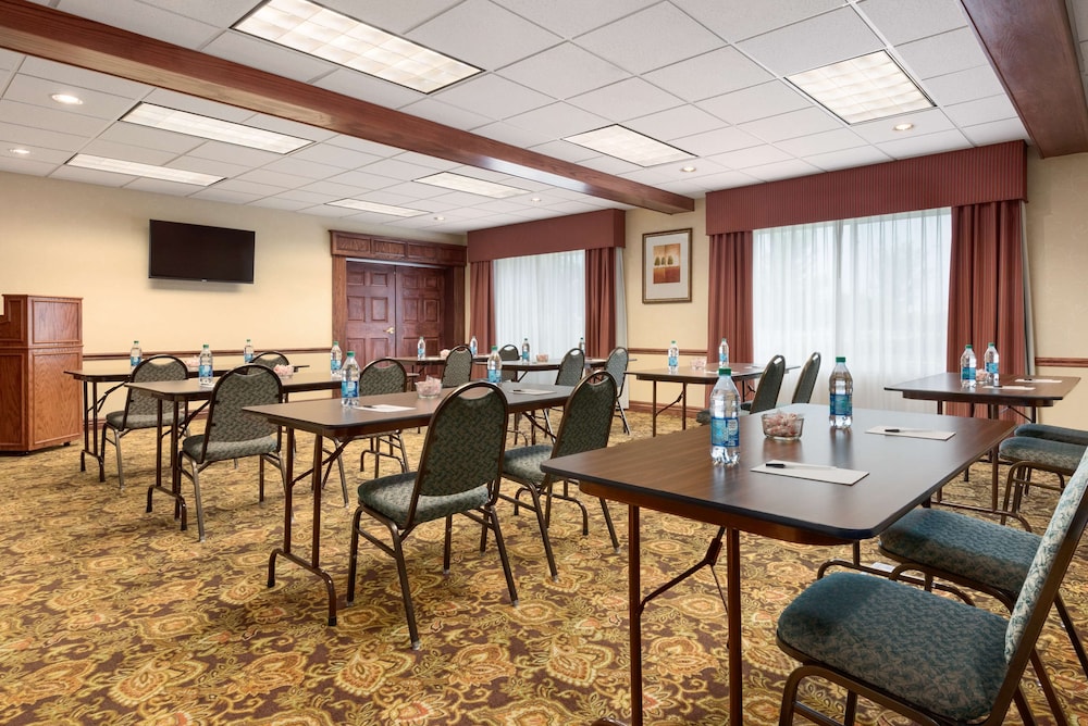 Country Inn and Suites by Radisson Council Bluffs IA 27/30