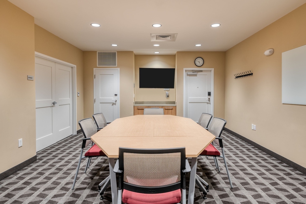 TownePlace Suites by Marriott Indianapolis Airport 55/63
