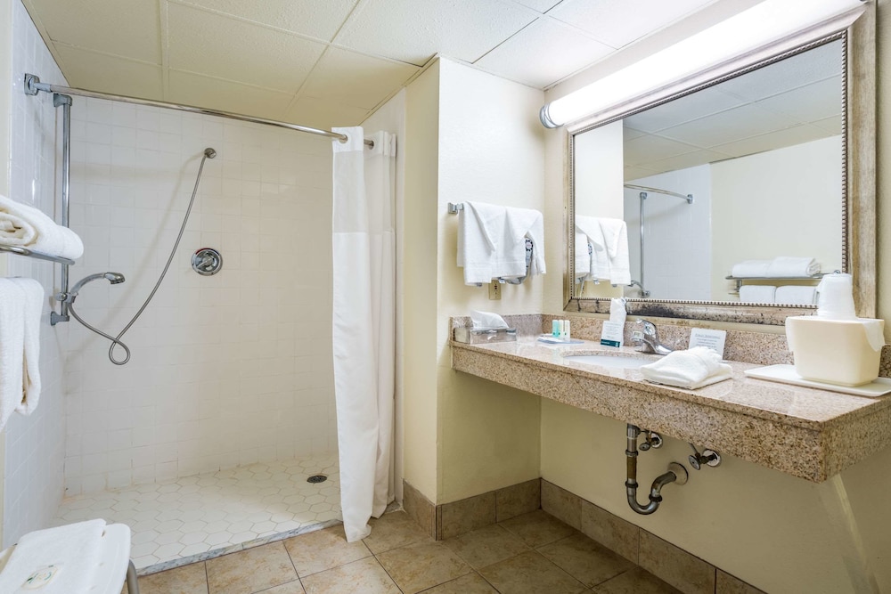Quality Inn Battleboro - Rocky Mount 15/38