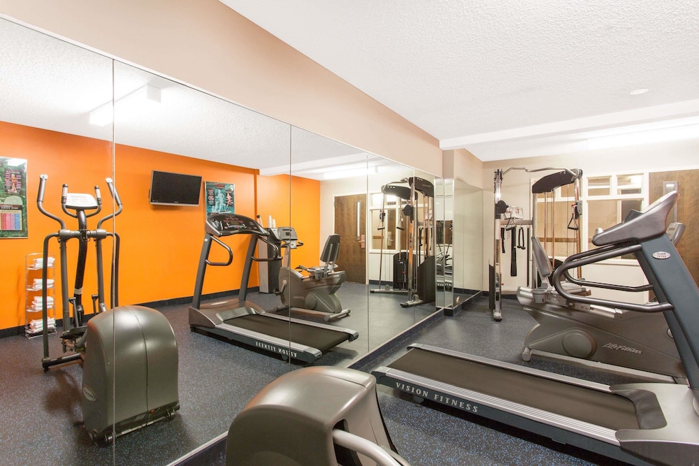 Days Inn by Wyndham Raleigh-Airport-Research Triangle Park 18/28