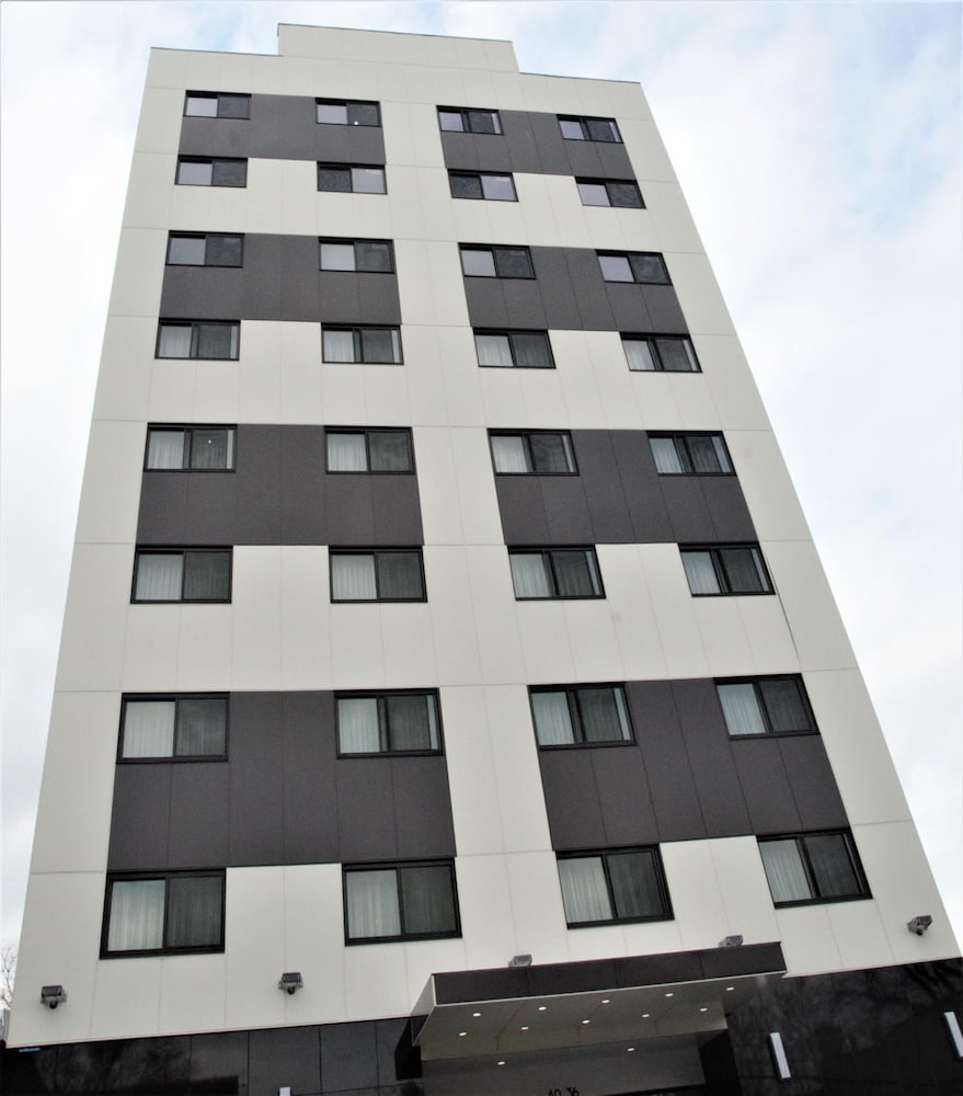 Lic Plaza Hotel 1/18