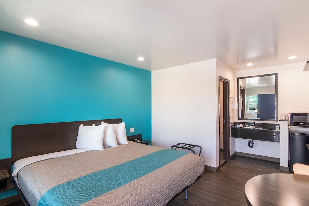 Motel6 South El Monte, CA - Los Angeles 24/44