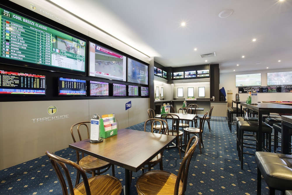 Shoppingtown Hotel 37/53