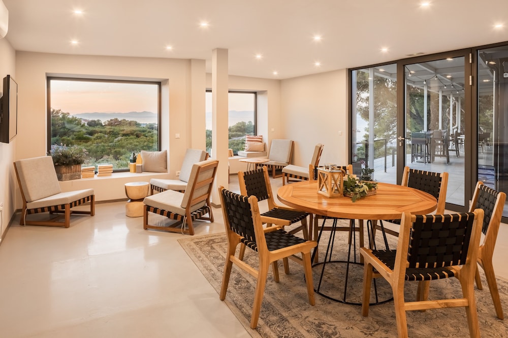 Waterman Beach Village 32/49