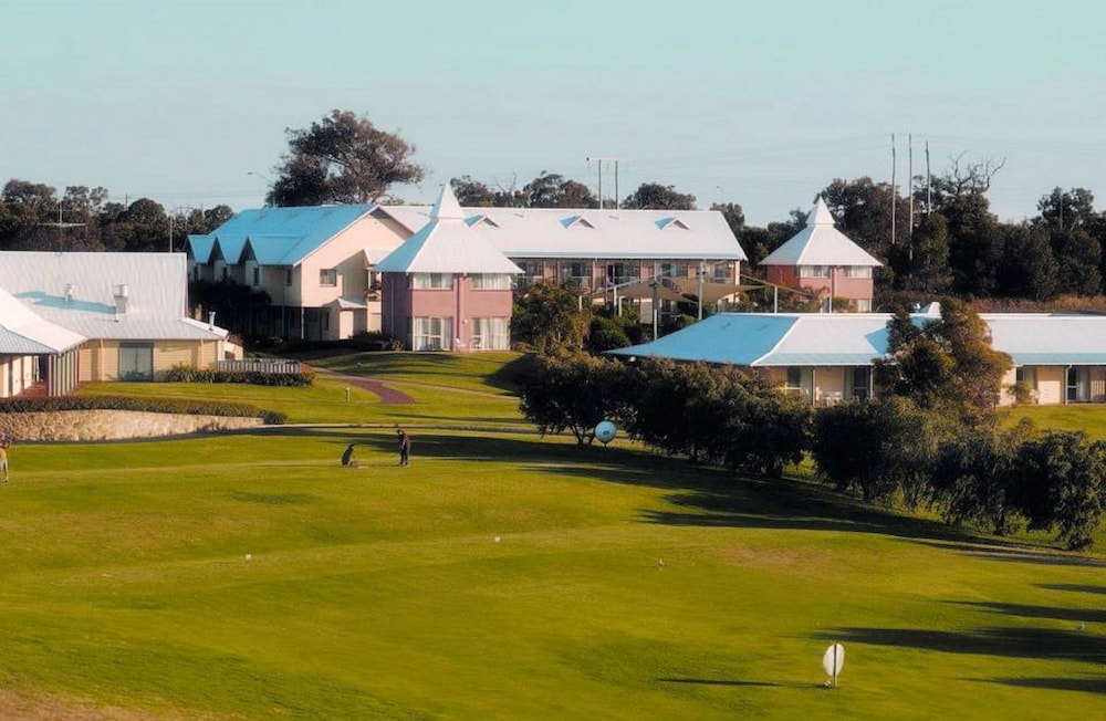 Mercure Bunbury Sanctuary Golf Resort 11/72