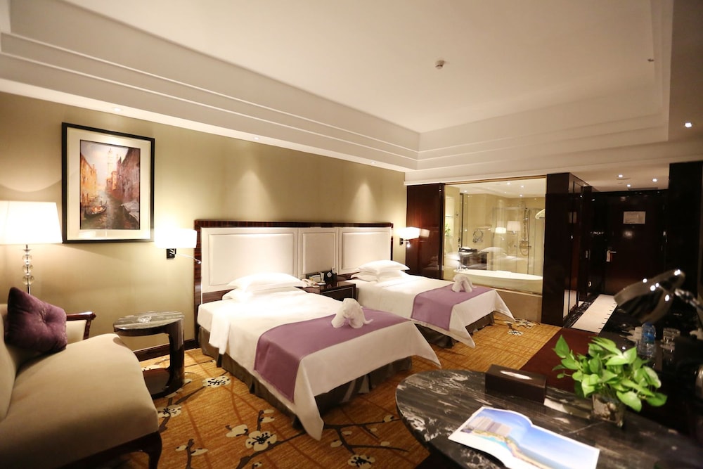 Longjiang Country Garden Phoenix Hotel 10/35