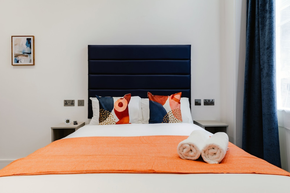 Room, Quadruple, King Bed