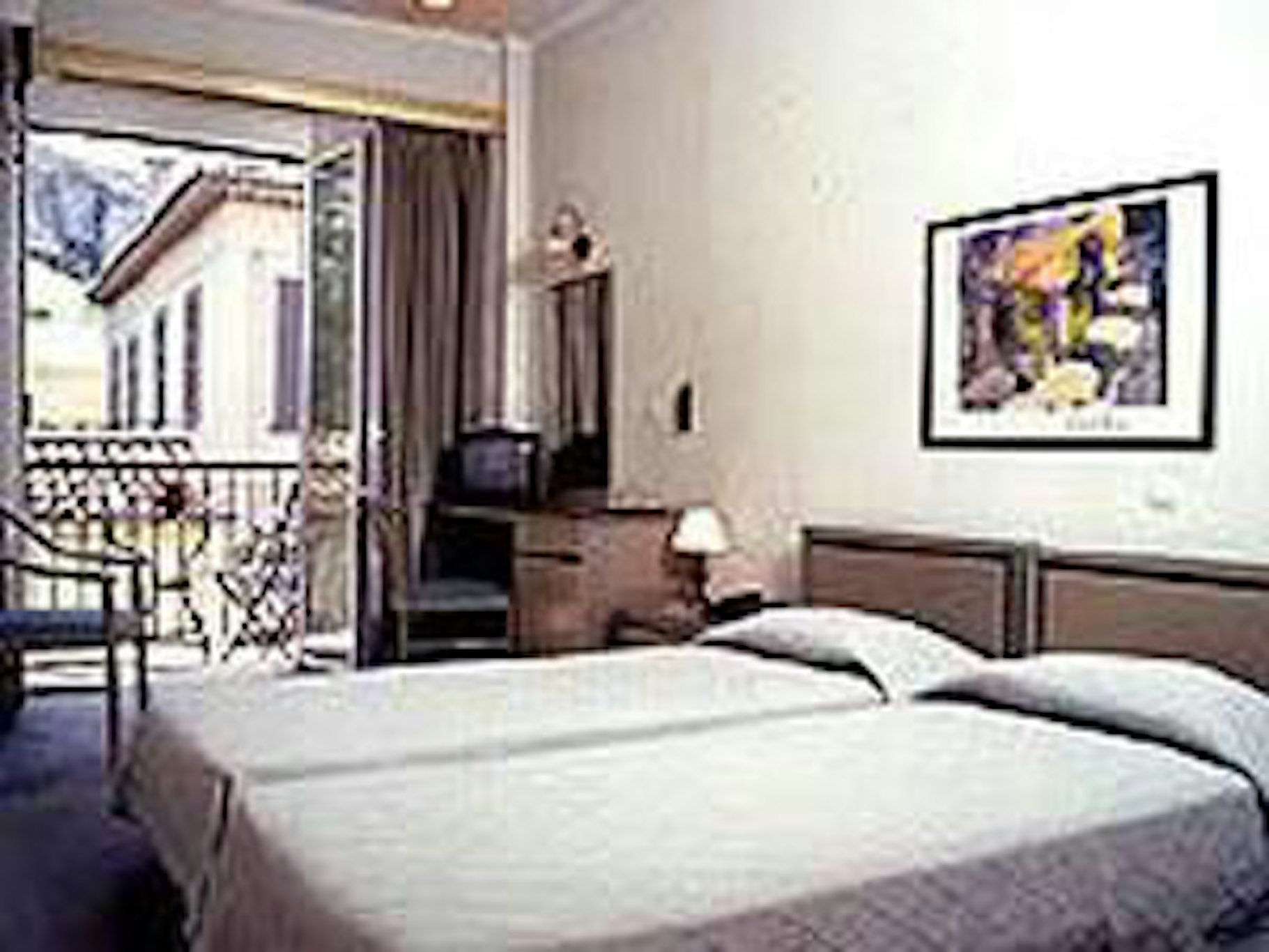 Sterlings Mac Hotel 8/34