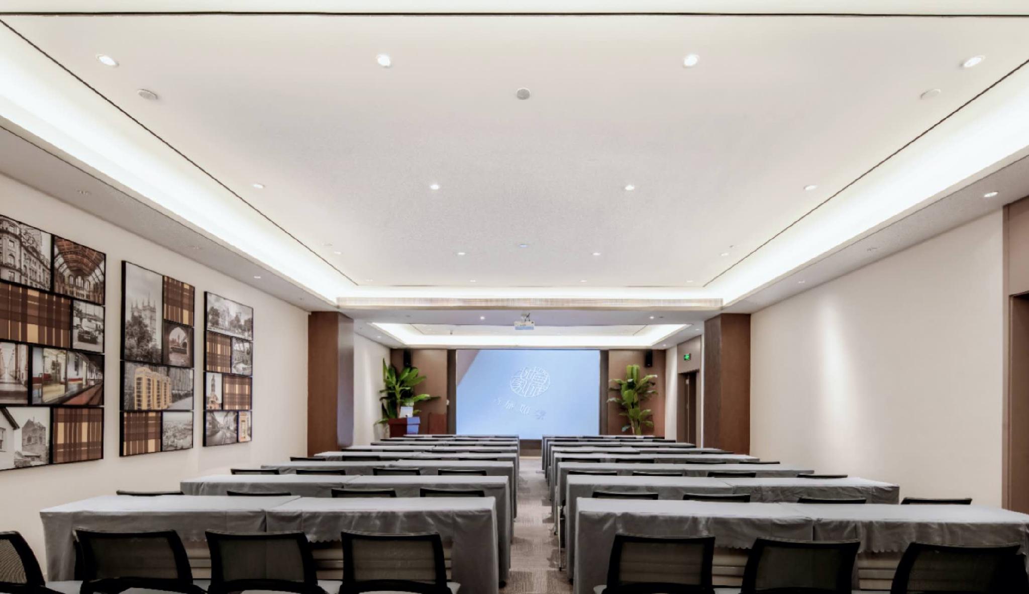 Home Inn Plus (Wuxi Zhongshan Road Shenglimen Metro Station) 56/57