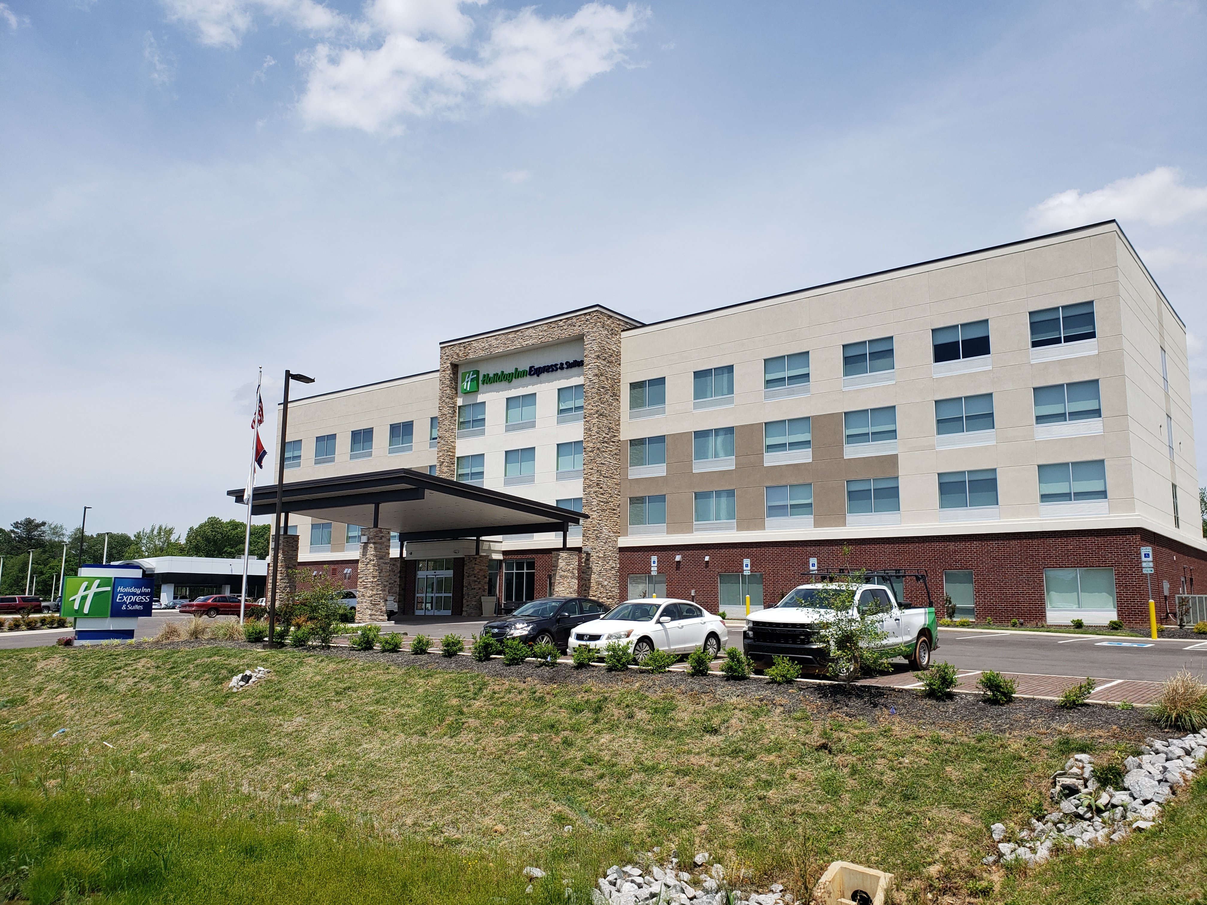 Holiday Inn Express Suites Nashville North Springfield 7/77