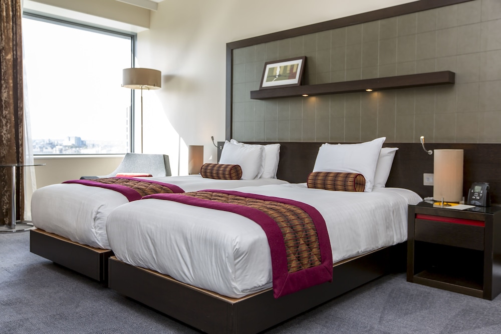 Hilton London Canary Wharf 13/74