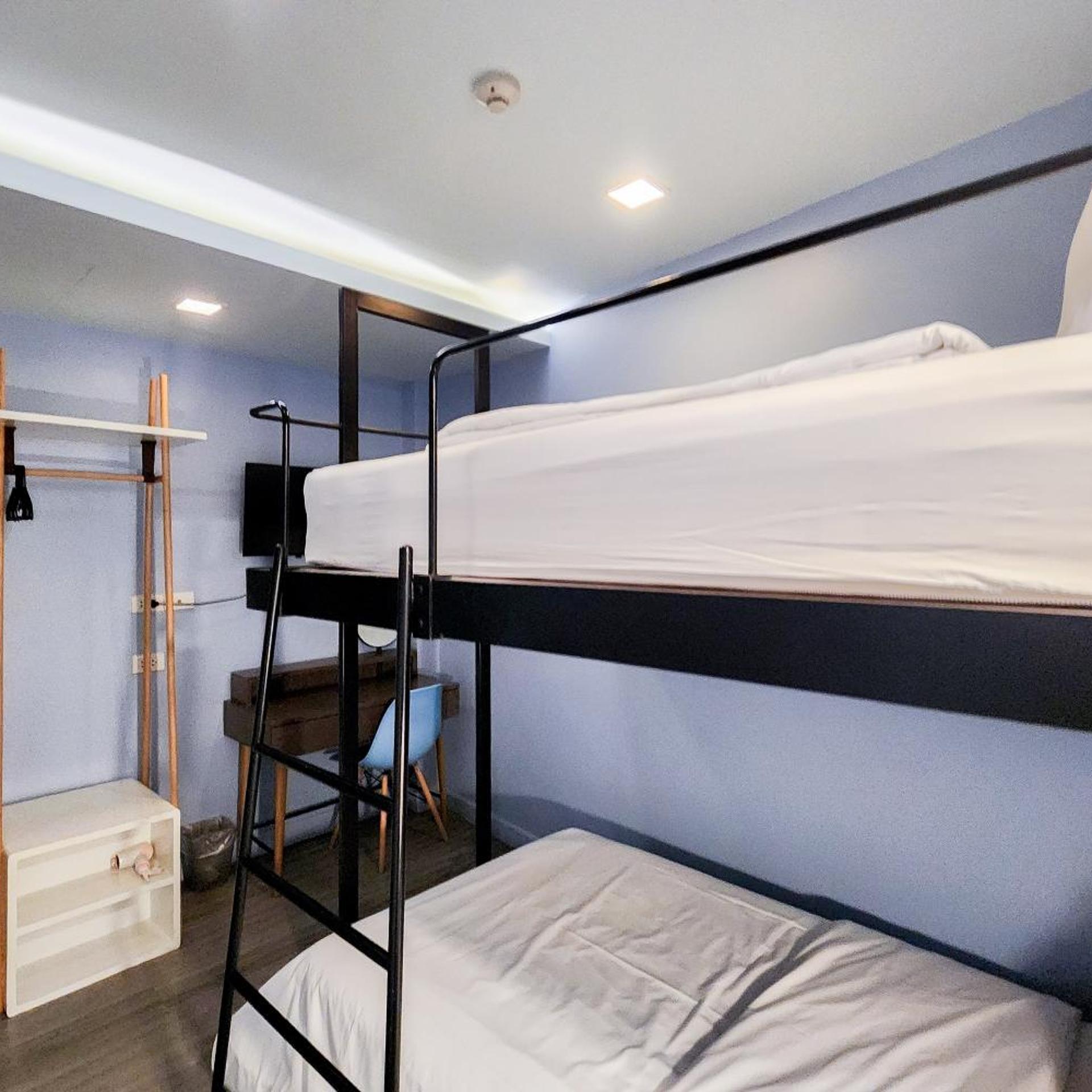 Standard, Twin Beds, No Window