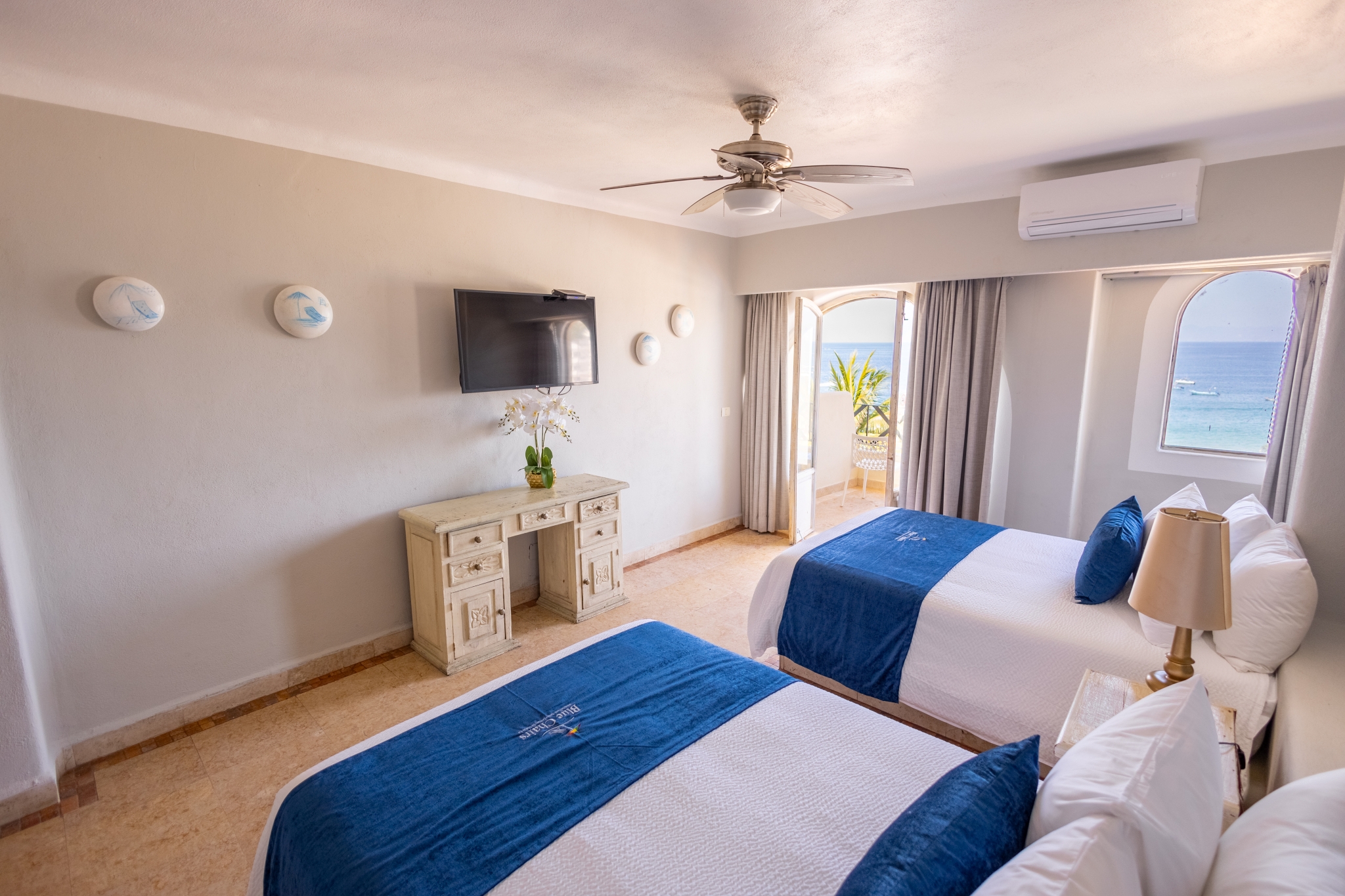 Splendor, Blue, 2 Queen Beds, Ocean Front