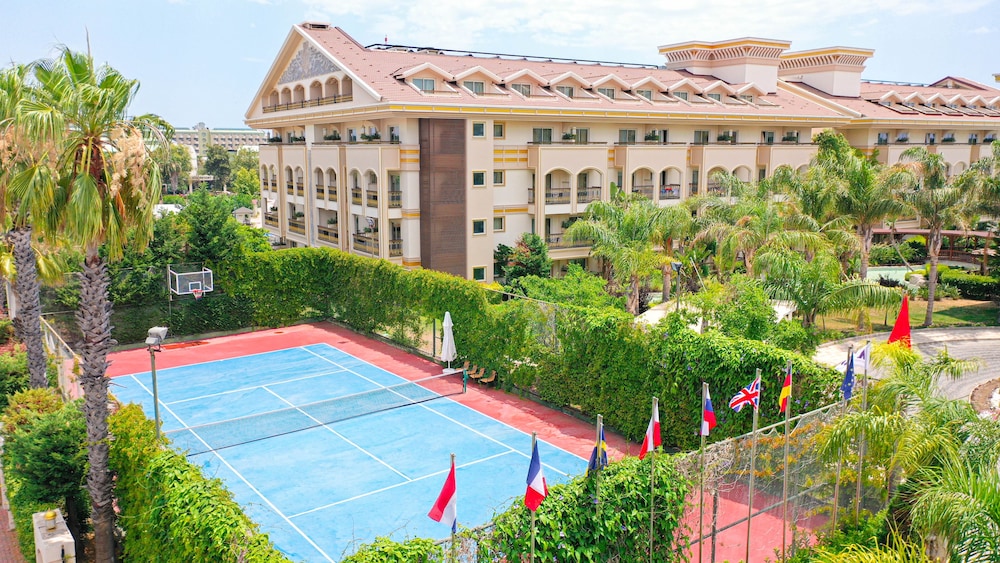Diamond Excellence Resort & Spa 32/65