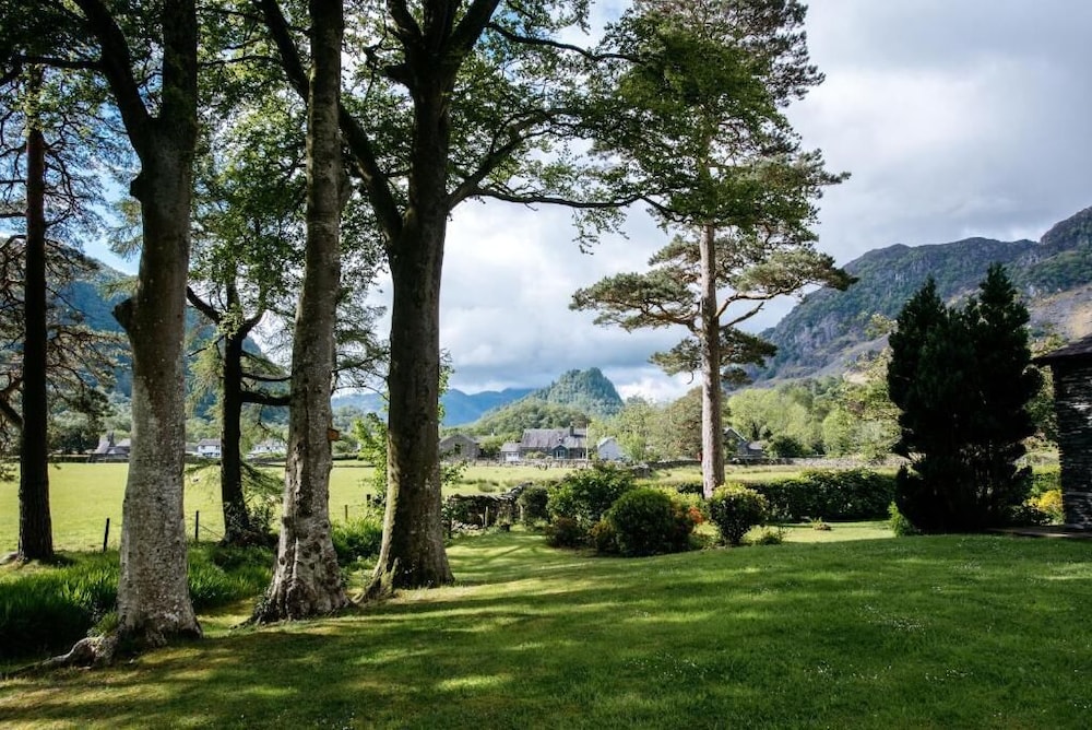 Borrowdale Gates 56/66