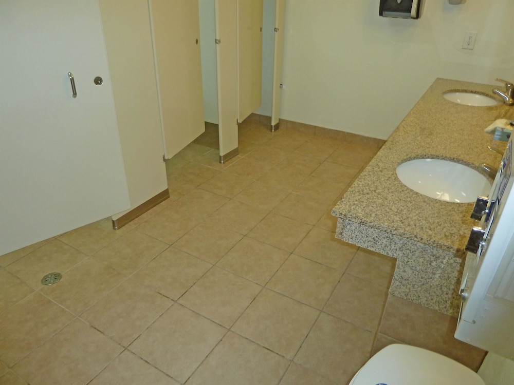 Americas Best Value Inn Suites Gun Barrel City 17/57