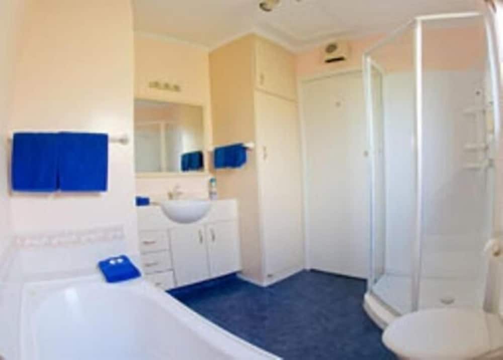 Parklands Motor Lodge 63/65