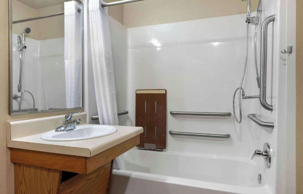 Studio 6 Extended Stay Shreveport Airport LA 45/50