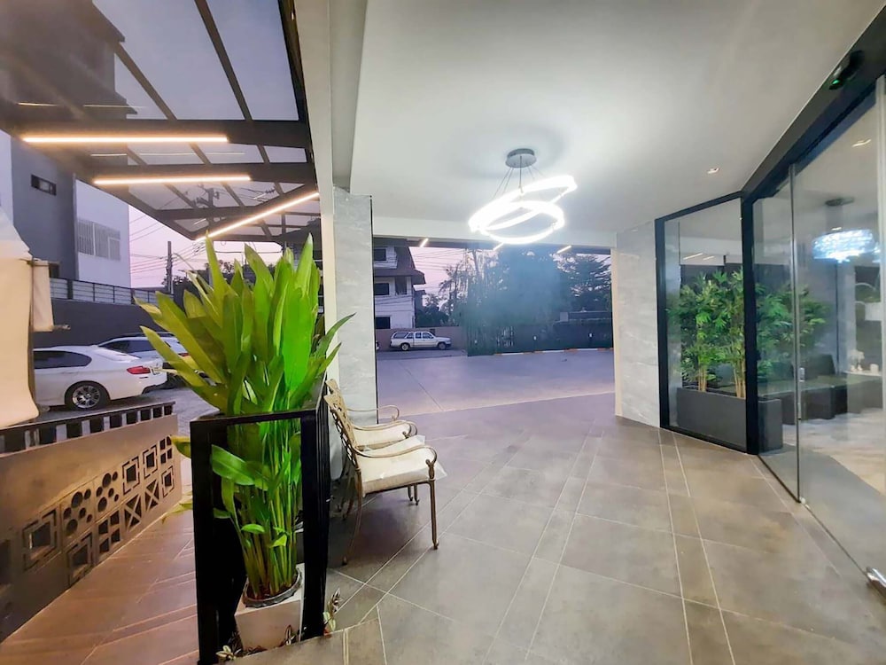 The 9 Residence Hotel 11/50