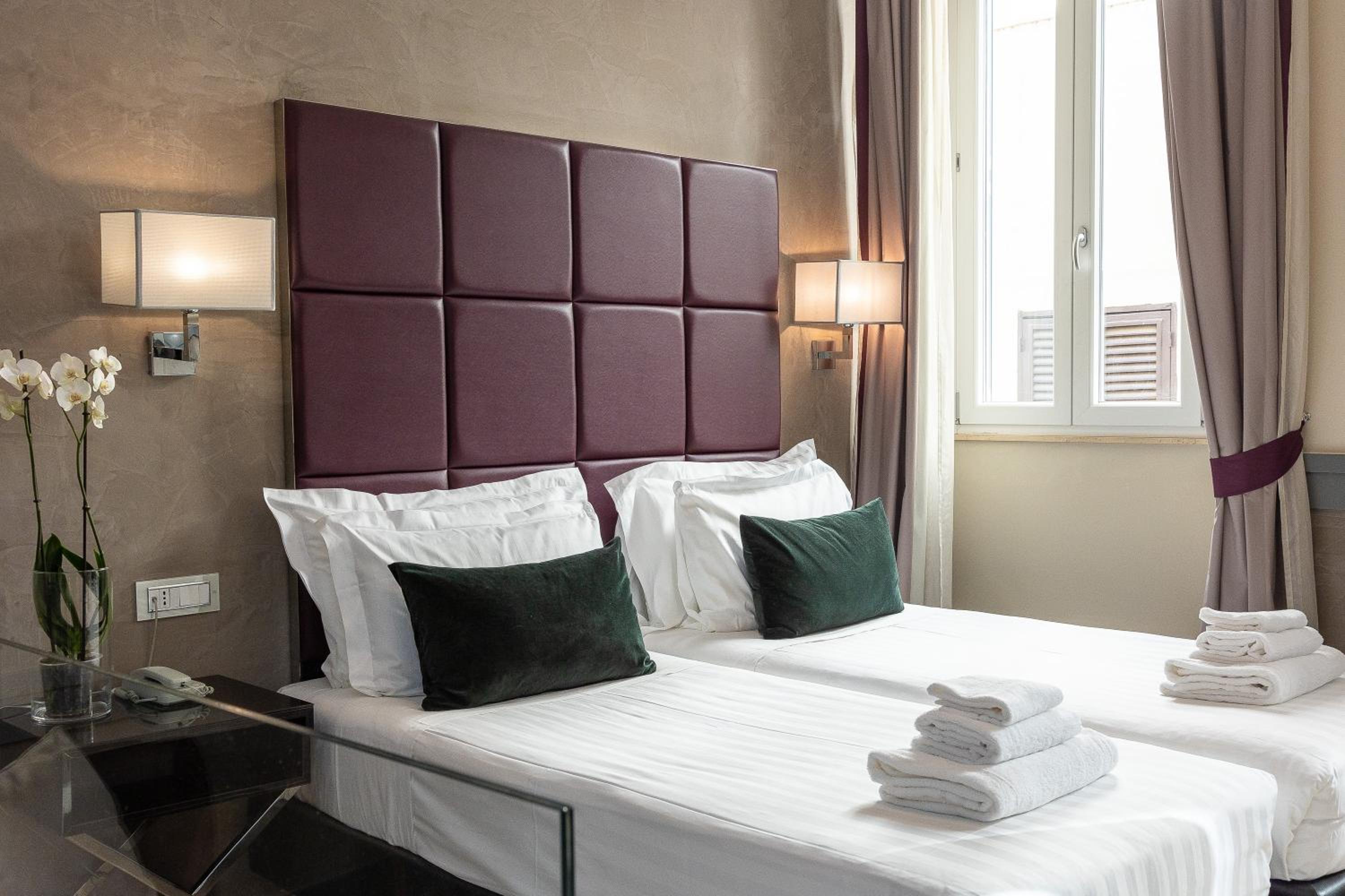 Room, Triple, Bathtub, Hotel Castellino Roma 10/10
