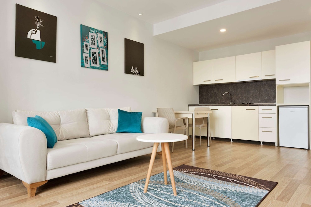 Hawthorn Suites By Wyndham Cerkezkoy 22/44