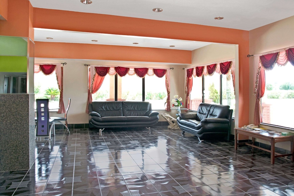 Belleza Inn & Suites Humble / FM 1960 24/36