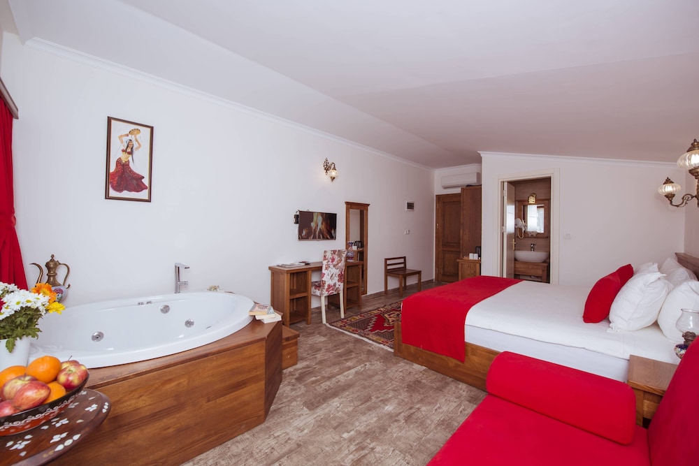 INFINITY CITY HOTEL 50/50
