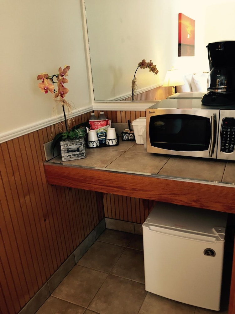 Southwinds Motel 43/45