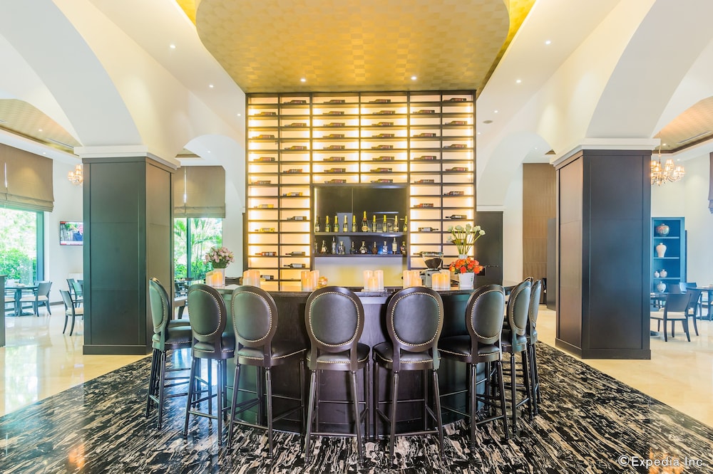 Elegant Suites Westlake 60/72