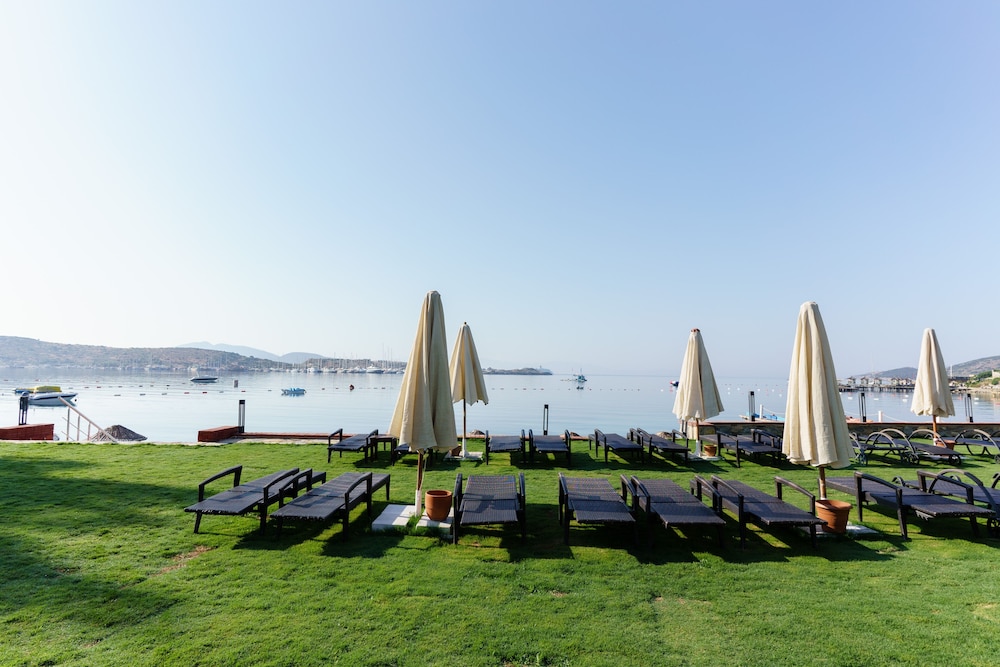 Costa Luvi Hotel 16/26