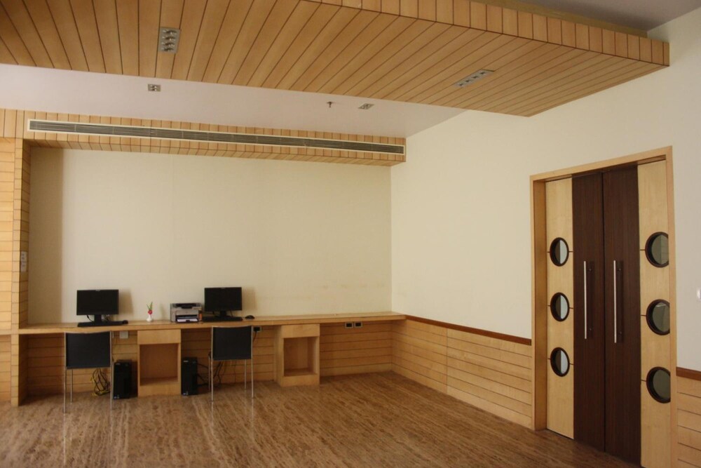 ROYAL ORCHID CENTRAL KIREETI 8/63
