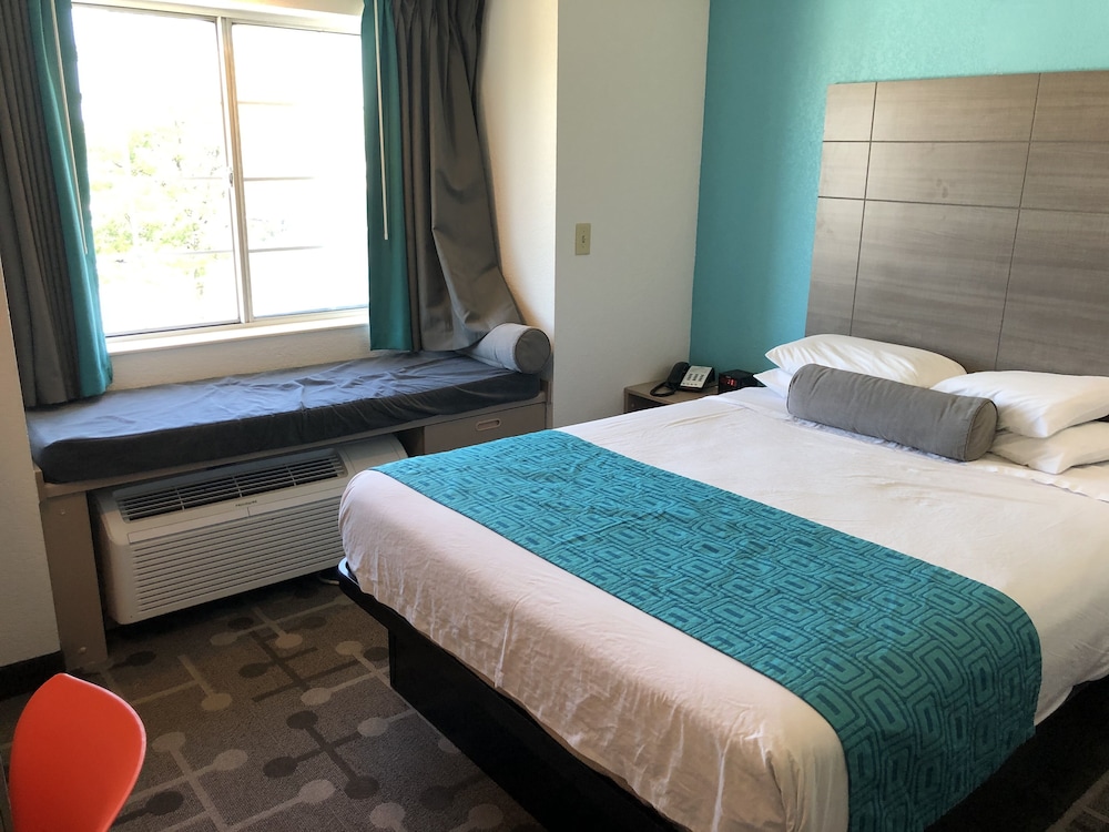 Red Lion Inn & Suites Elk Grove Village, IL 13/42