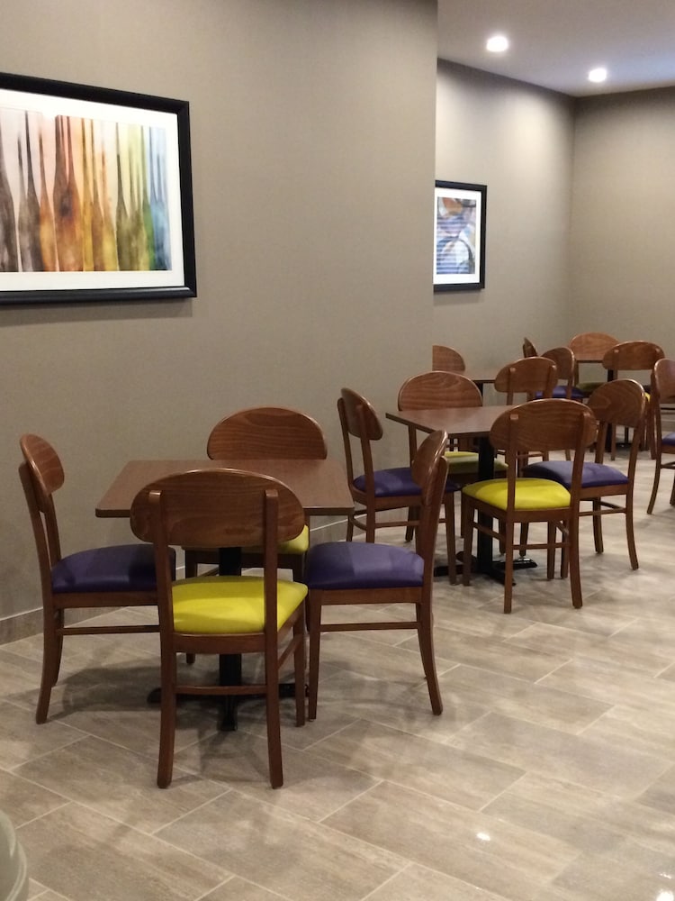 Meridian Inn & Suites 24/32