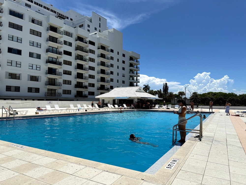 Castle Beach Suites By Miarentals 6/70