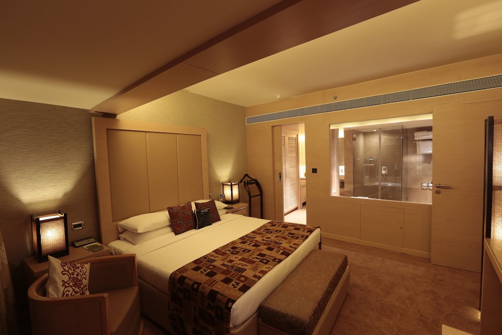 Premier, Suite, King Bed, Lagoon View, Balcony, Bathtub