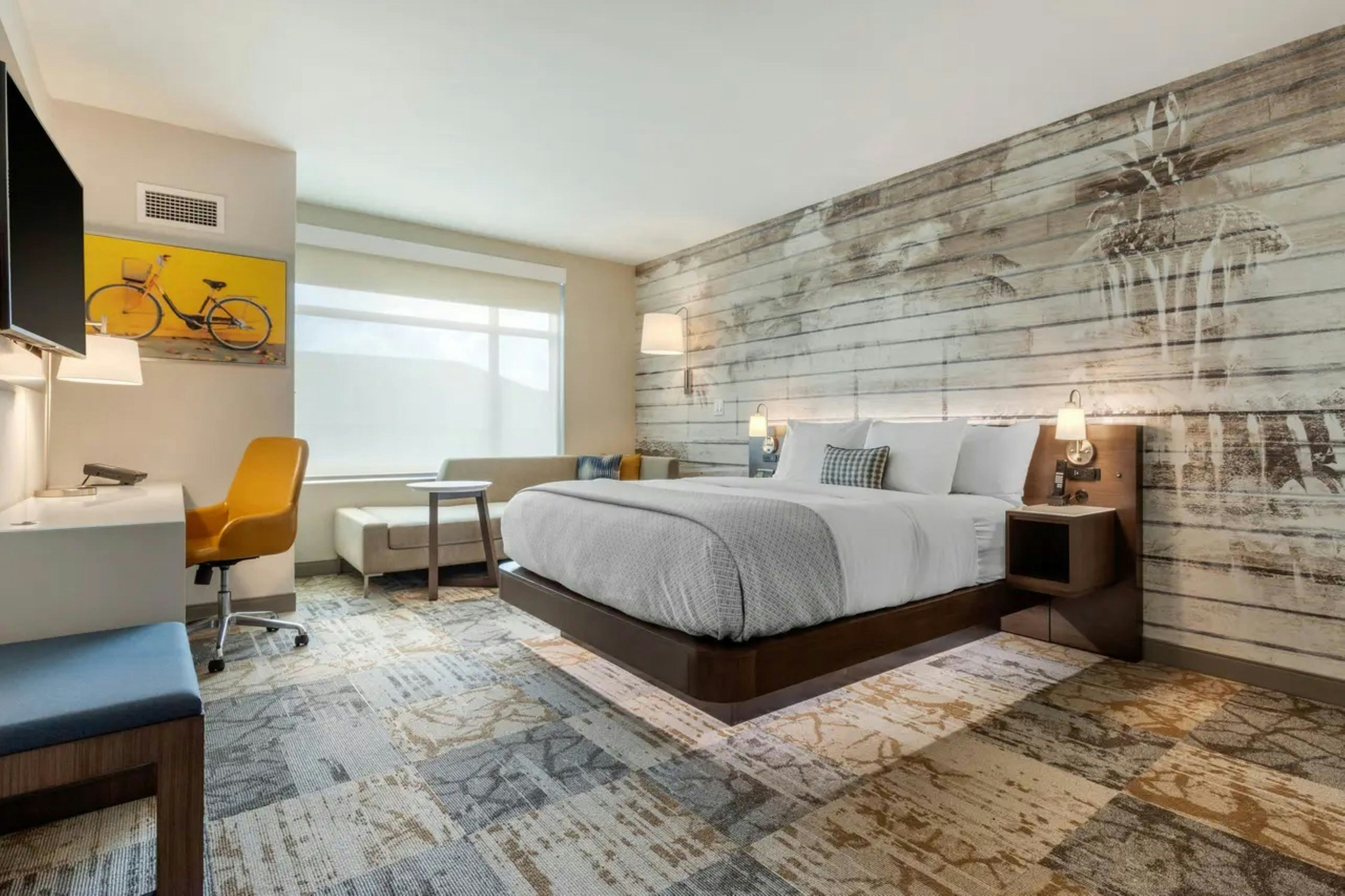 ROOM, KING BED, ACCESSIBLE