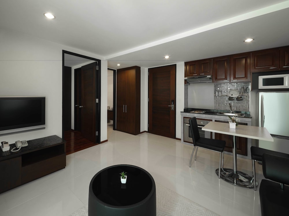 Silom Lofts Hotel 43/47