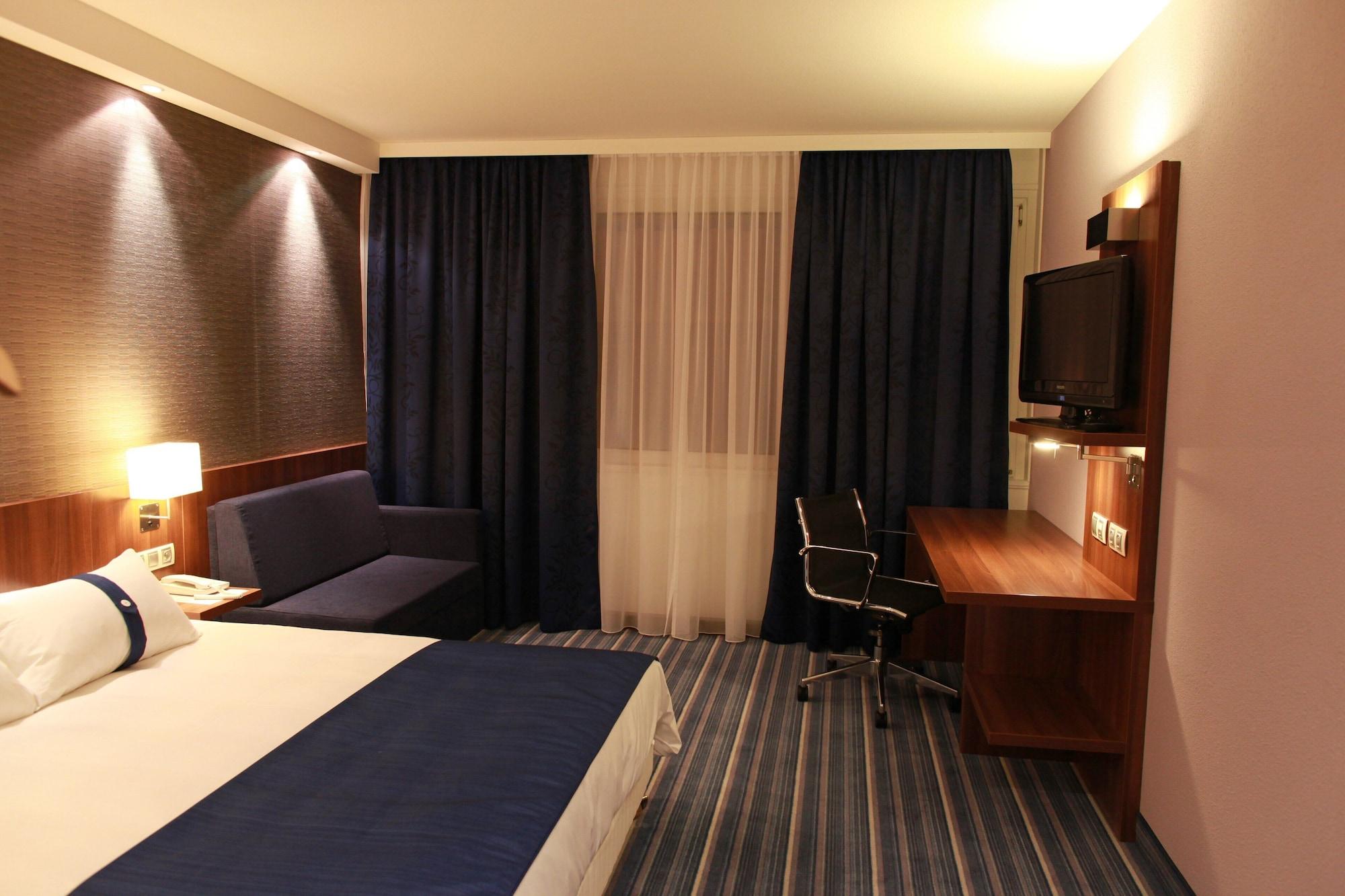 Standard, Multiple Beds, Garden View