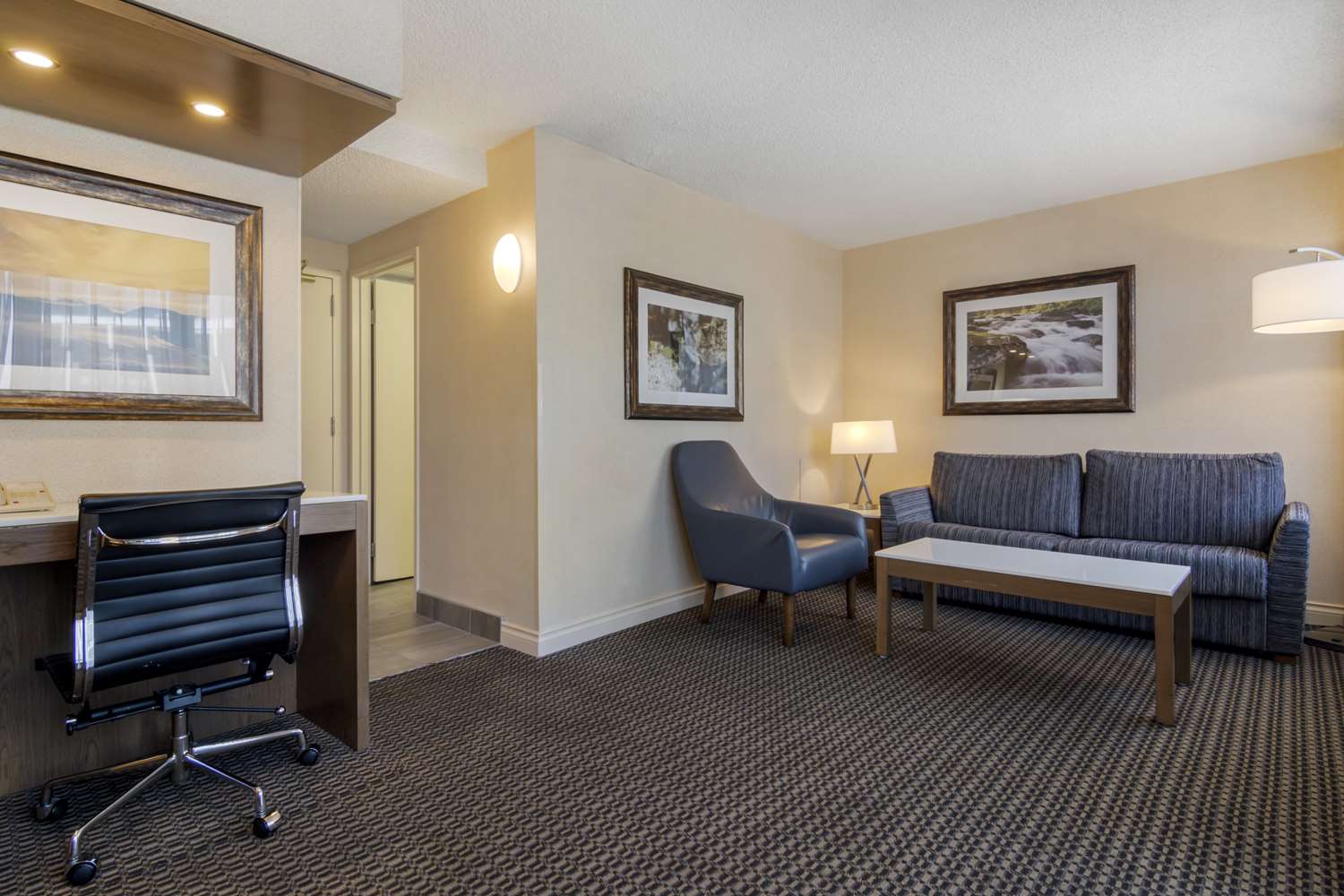 Best Western Premier Chateau Granville Hotel and Suites and Conf. Centre 43/61
