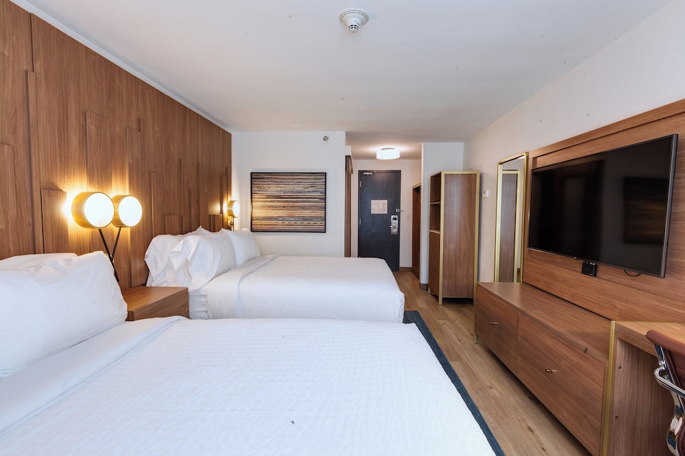 Standard, 2 Queen Beds