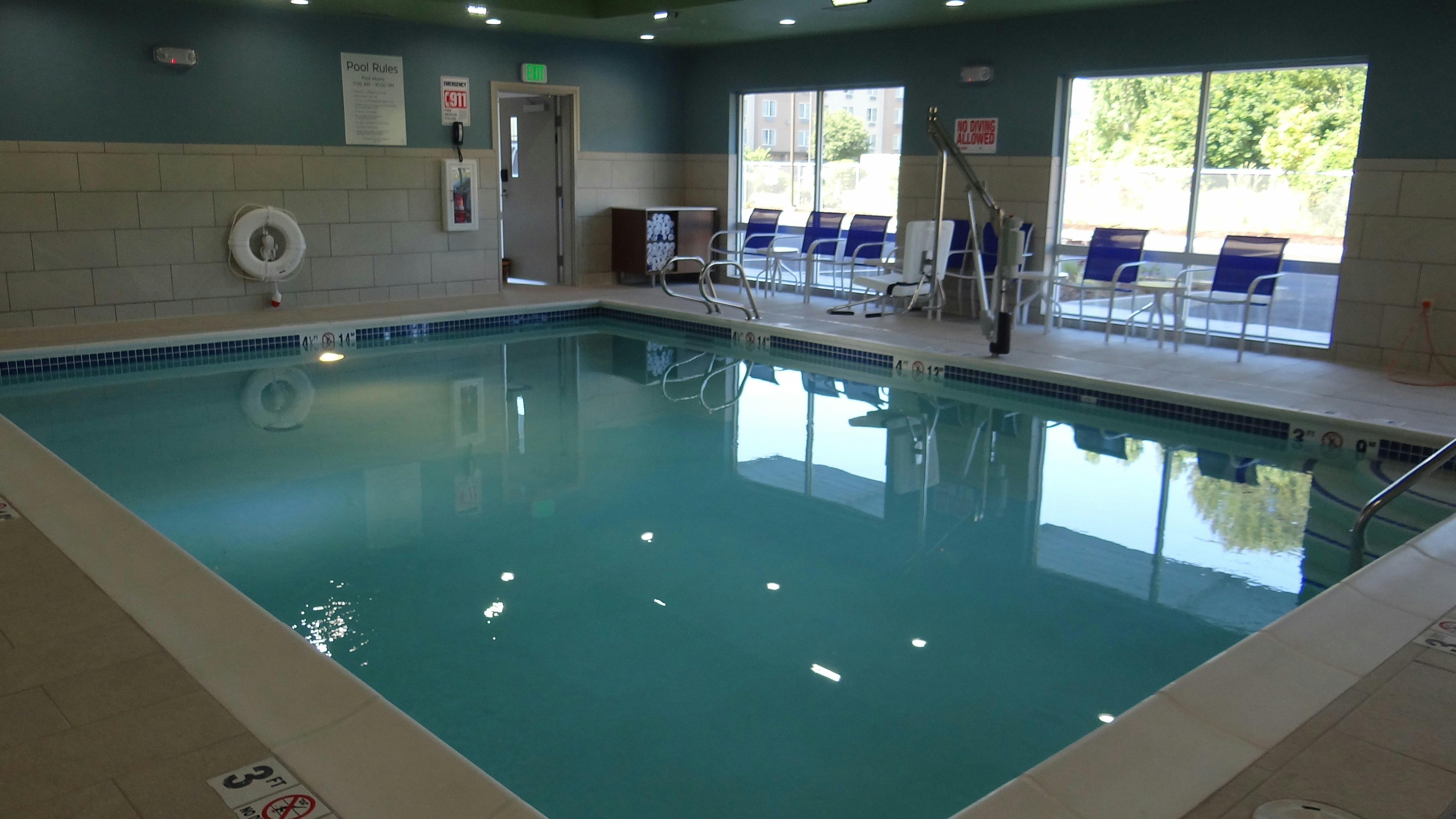 Holiday Inn Express & Suites Auburn Downtown 32/48