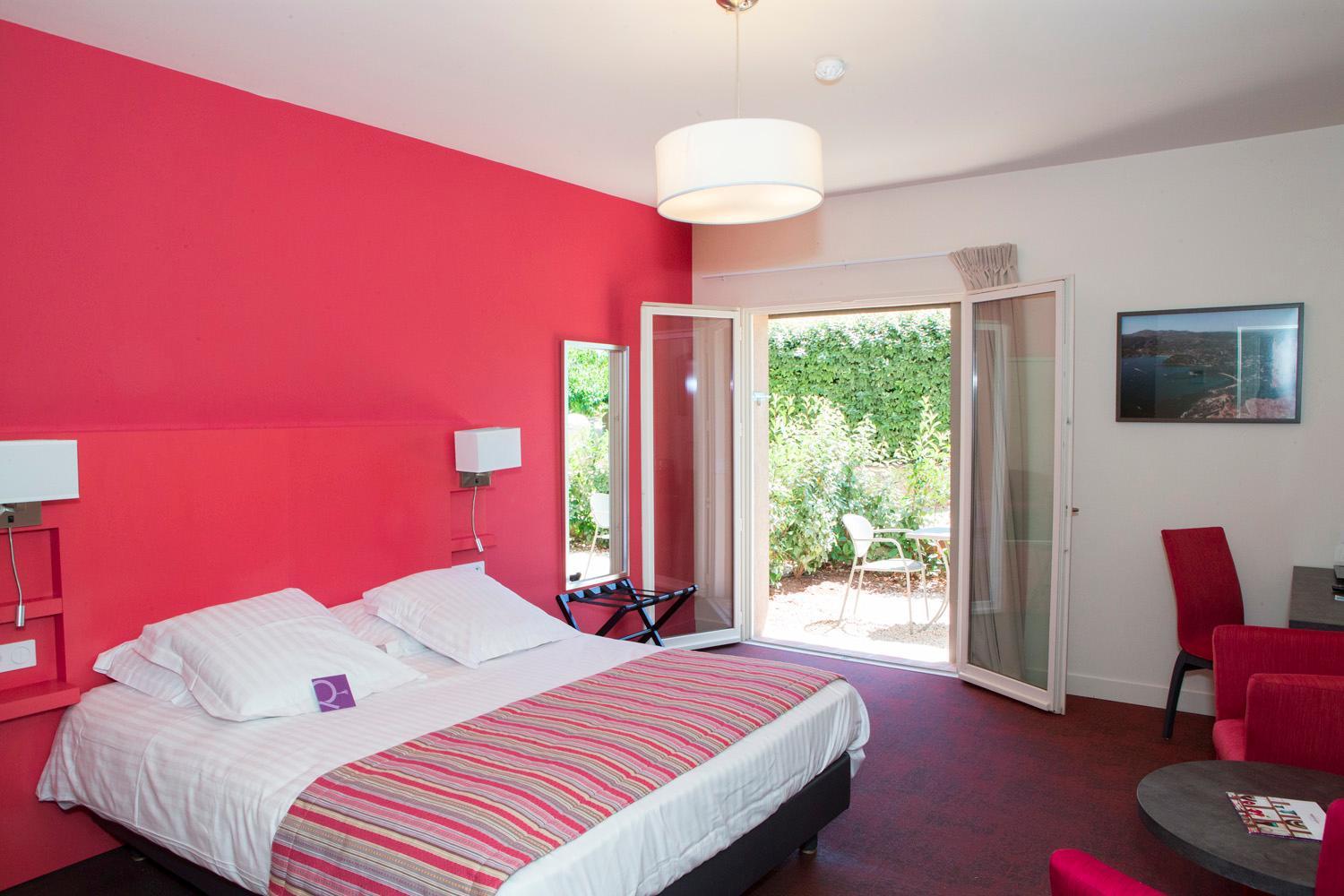 Superior, Queen Bed, Private Garden